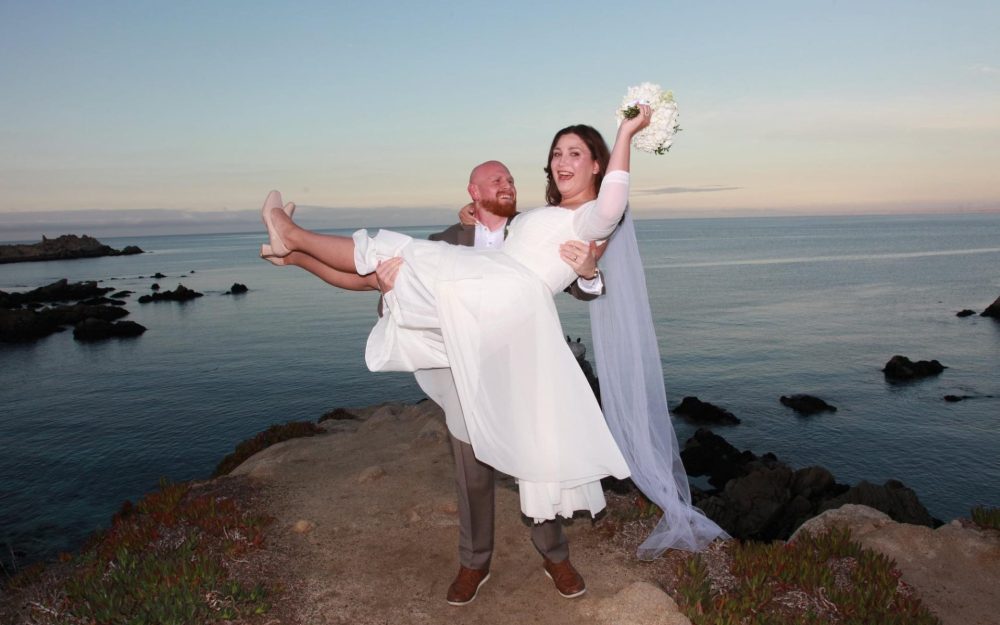 ribera groom carrying the bride